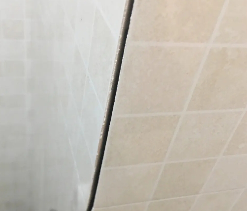 隆化瓷砖空鼓维修公司分享阳台瓷砖脱落的修复过程可以分为以下几个步骤